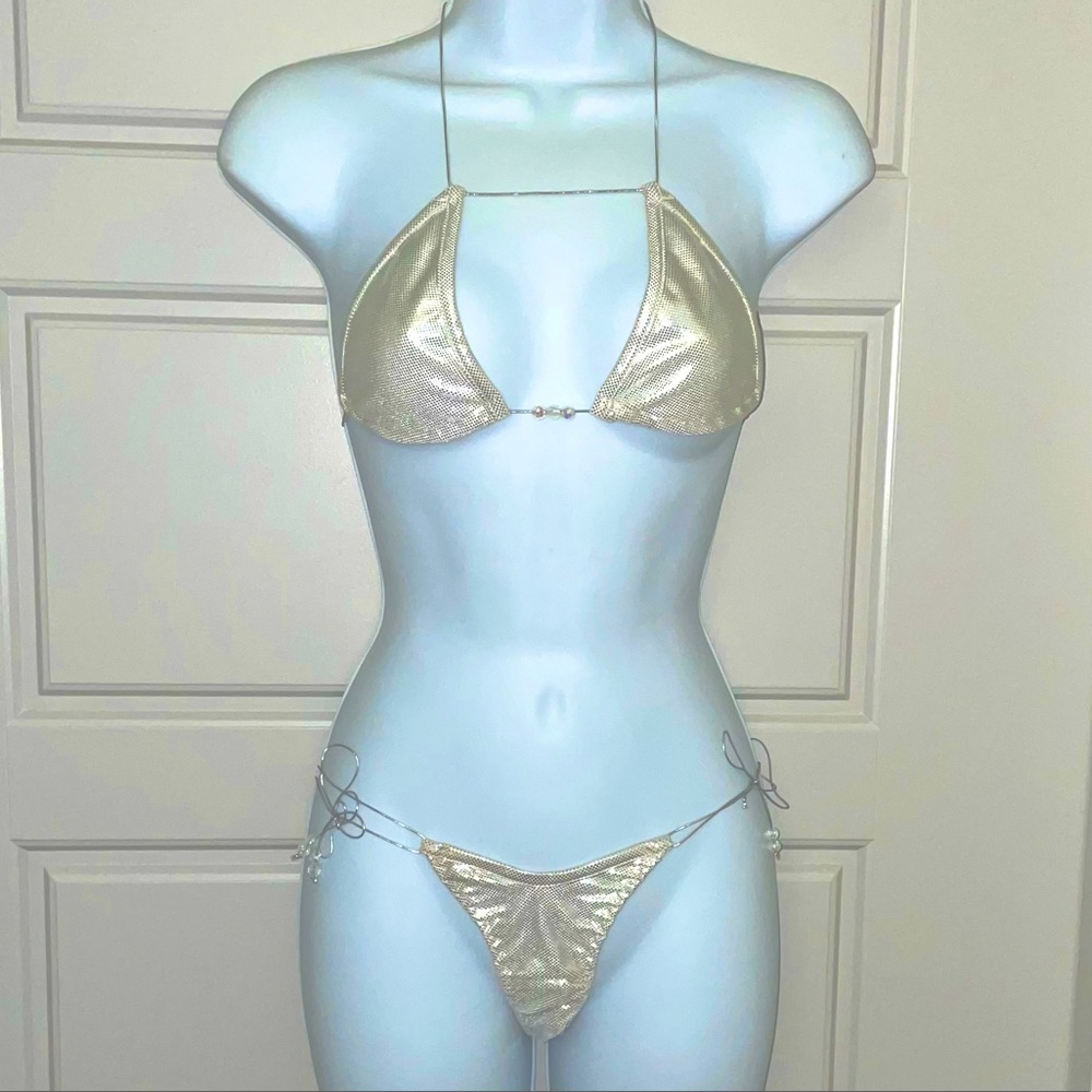 Minimalistic Silver Competition Bikini with Scrunch Bottom & Elastic Ties Small